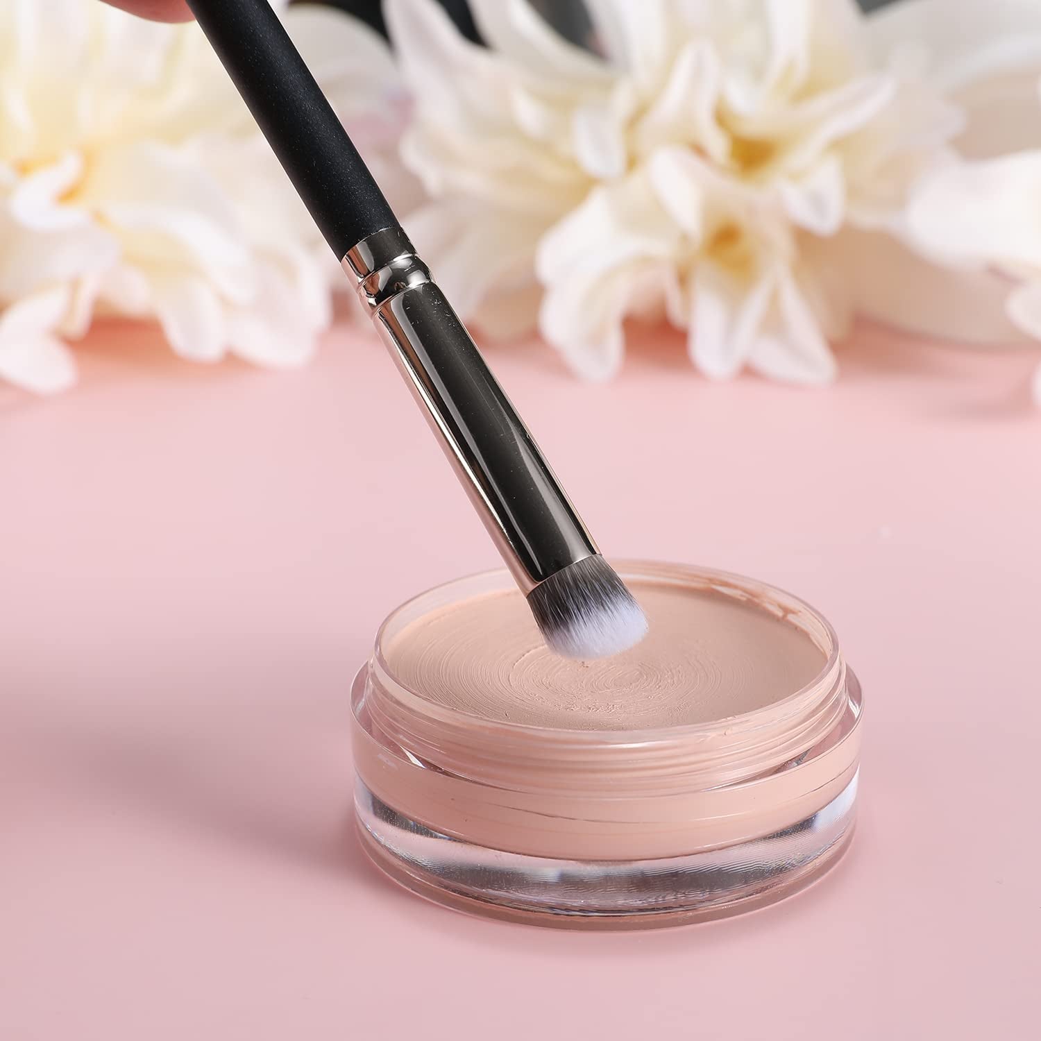 Concealer Brushes Set 4PCS Mini Makeup Brushes for under Eye Concealer Dark Circles Puffiness Foundation Blending with Liquid Cream Powders